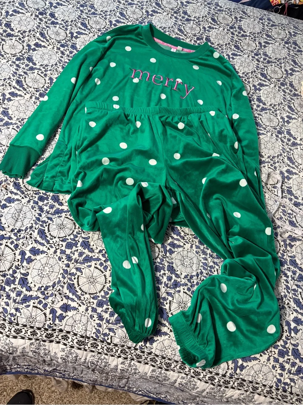 Size small women's Green Polka Dot 'Merry' Velour Pajama Set worn once see match